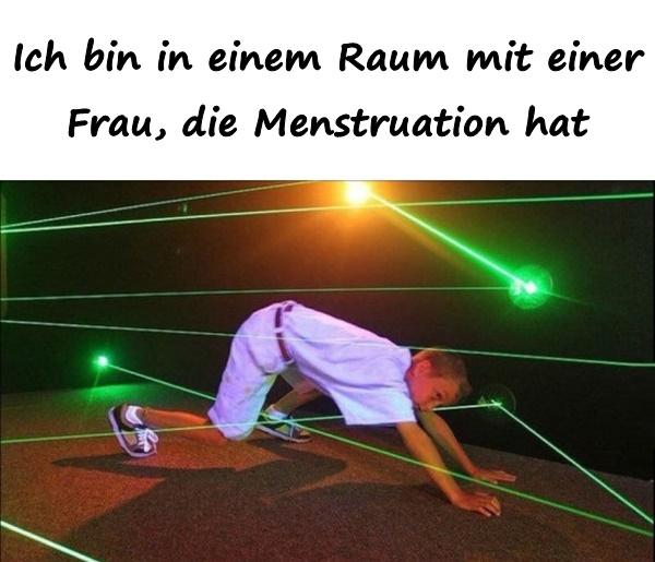 Ich bin in einem Raum mit einer Frau, die Menstruation hat