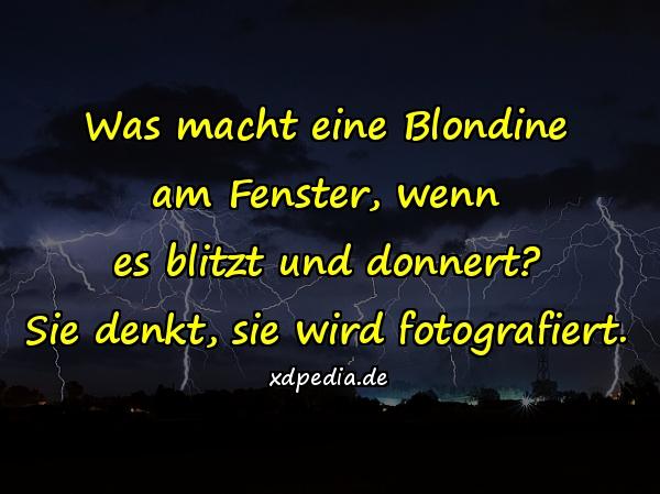 Was macht eine Blondine am Fenster, wenn es blitzt und donnert? Sie denkt, sie wird fotografiert.