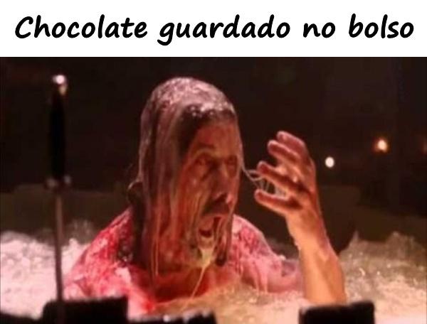 Chocolate guardado no bolso