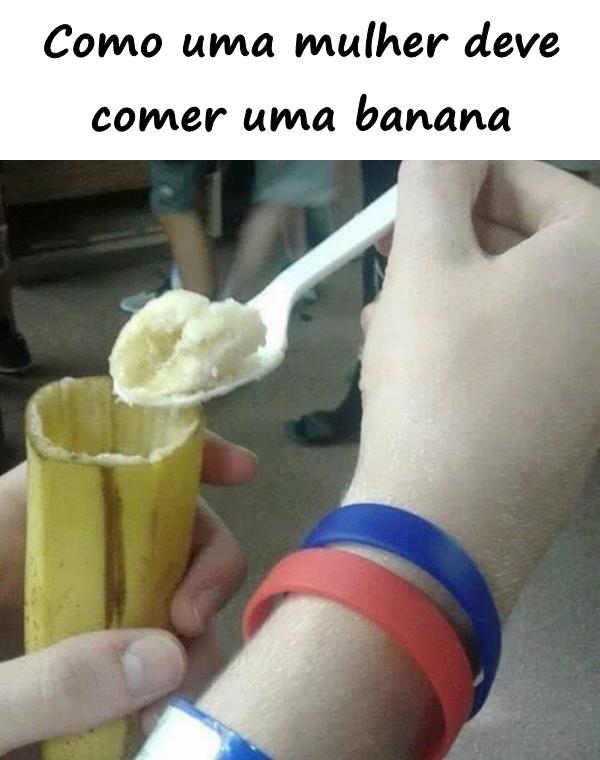 Como uma mulher deve comer uma banana