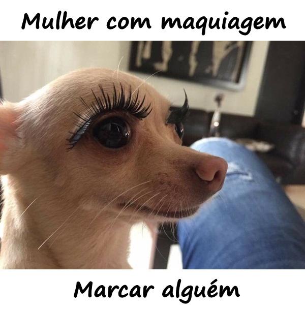 Mulher com maquiagem. Marcar alguém.