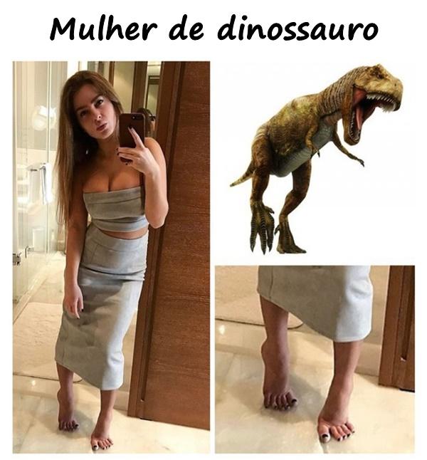 Mulher de dinossauro