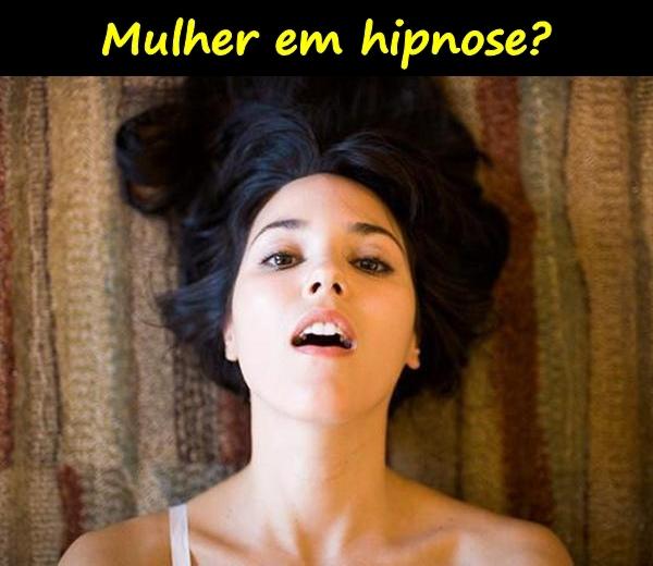 Mulher em hipnose?