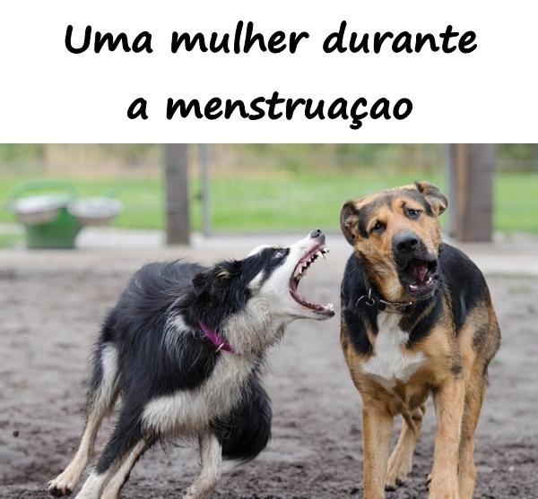 Uma mulher durante a menstruação