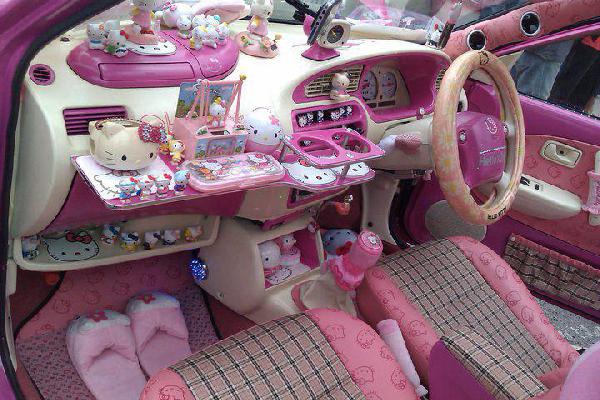 Samochód dla dziewczyny bogate wyposażenie wnętrza